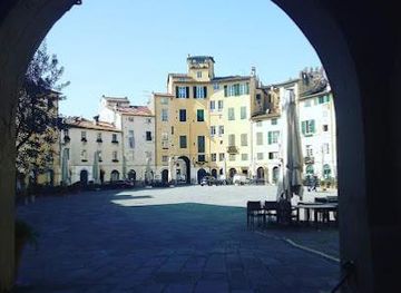 italy/pisa/landmark/piazza-dell-anfiteatro