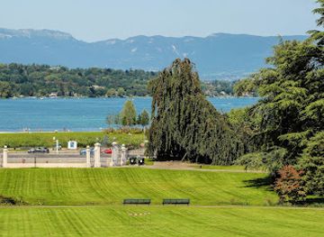 switzerland/lake-geneva-region/landmark/parc-des-eaux-vives