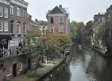 netherlands/betuwe/landmark/old-city-wall-of-utrecht