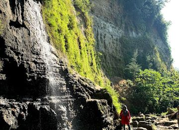 bangladesh/cox-s-bazar/himchori/landmark/marine-drive-waterfall