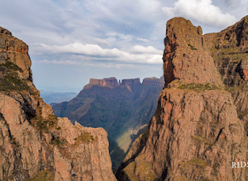 south-africa/drakensberg/landmark/amphitheatre