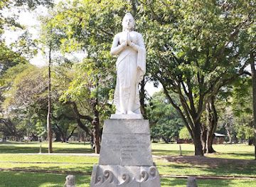 sri-lanka/colombo/kollupitiya/landmark/queen-viharamahadevi-statue