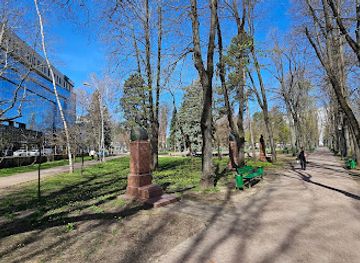 moldova/chisinau-county/landmark/alley-of-classics
