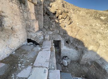 jordan/burial-mounds/landmark/mfdn-thry-mn-lhqbh-lywnnyh-lsr-lhlnsty