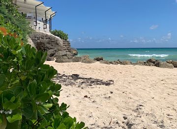 barbados/rockley/landmark/the-tiki-bar