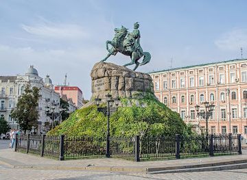 ukraine/pylypets/landmark/bohdan-khmelnytsky-monument