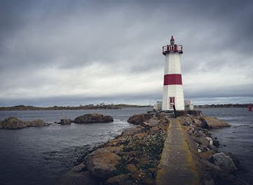 saint-pierre-and-miquelon/pointe-aux-canons/landmark/la-pointe-aux-canons-et-le-phare