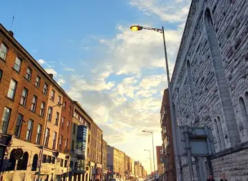 Medieval City Wall (Balla Cathrach na Meánaoise)