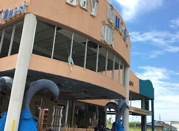 texas/port-aransas/landmark/bay-quest