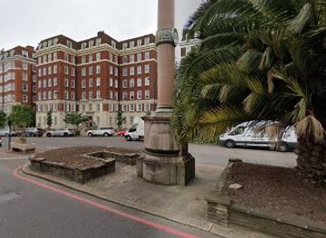 united-kingdom/london/kensington/landmark/queen-victoria-monument