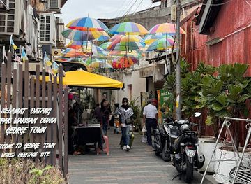 malaysia/george-town/armenian-street/landmark/too-narrow-sculpture