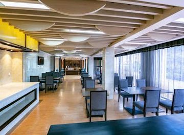 gabon/estuary-province/landmark/rond-point-de-la-democratie