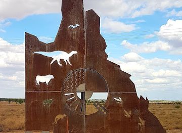 australia/central-queensland/landmark/centre-of-queensland-monument