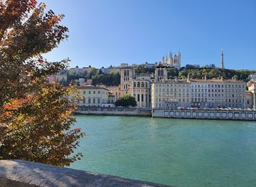 france/rhone-alpes/landmark/passerelle-du-palais-de-justice