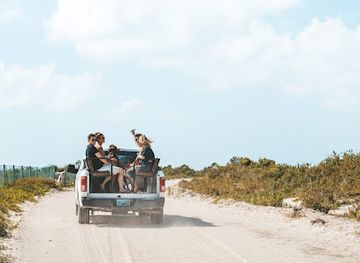 british-virgin-islands/anegada/landmark/tommy-gaunt-kitesurfing