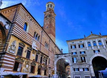 italy/verona/verona-city-centre/landmark/piazza-dei-signori