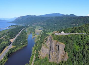 oregon/columbia-river-gorge/landmark/crown-point-state-scenic-corridor