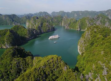 vietnam/cat-ba-island/landmark/cat-ba-vision