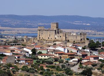 spain/extremadura/landmark/castle-of-belvis-de-monroy