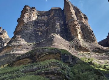 south-africa/drakensberg-mountains/landmark/sleeping-beauty-cave