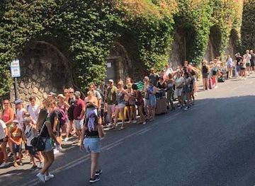 italy/capri/landmark/piazza-giovanni-battista-de-curtis