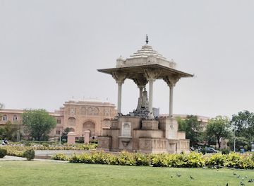 india/jaipur/pink-city/landmark/sawai-jai-singh-ji-statue