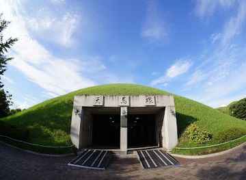south-korea/gyeongju/landmark/daereungwon-tomb-complex