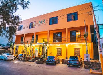 peru/ica/landmark/wild-rover-huacachina