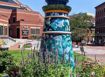 maine/portland/landmark/statue-of-lighthouse