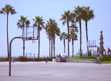 california/venice-beach/landmark/basketball-courts-venice-beach