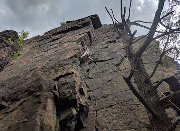 connecticut/housatonic-valley/landmark/cathole-gorge