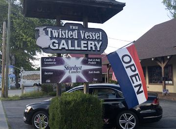 tennessee/pigeon-forge/landmark/twisted-vessel-gallery