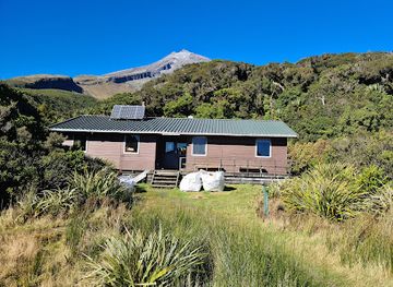 new-zealand/taranaki/landmark/holly-hut