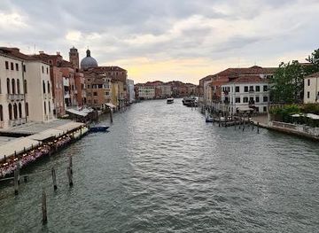 italy/venice/landmark/ponte-delle-guglie