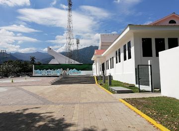 honduras/central-highlands/landmark/plaza-de-las-banderas