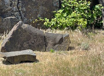 washington/columbia-river-gorge/landmark/petroglyphs