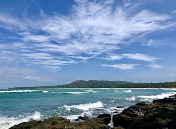 philippines/pagudpud/landmark/emohruo-beach-restobar