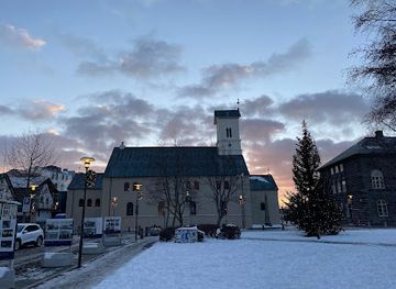 iceland/reykjavik-capital-area/landmark/austurvollur