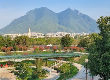 mexico/monterrey/landmark/paseo-de-la-mujer-mexicana