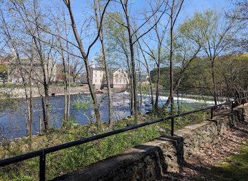 rhode-island/blackstone-river-bikeway/landmark/old-slater-mill-national-historic-landmark