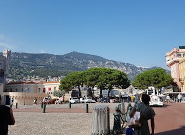 monaco/monaco-ville/landmark/place-du-palais