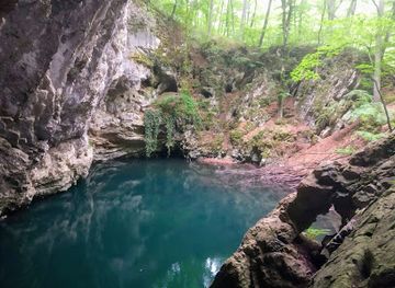 romania/caras-severin/landmark/pestera-lacul-dracului