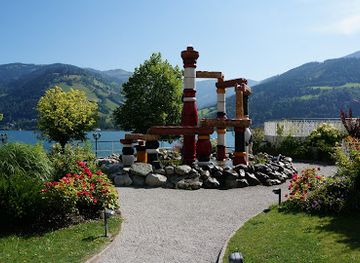 austria/zell-am-see/landmark/hundertwasserbrunnen