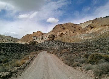 california/death-valley-national-park/landmark/titus-canyon-end-of-red-pass