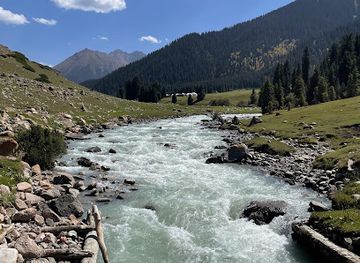 kyrgyzstan/jety-oguz-valley/landmark/cave