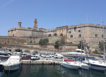 malta/cottonera/landmark/fortifications-of-senglea