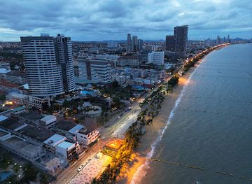 thailand/pattaya/jomtien-beach/landmark/jomtien-beach-swing