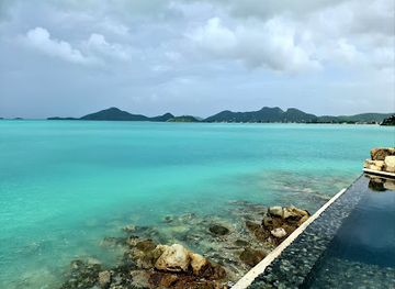 antigua-and-barbuda/valley-church-beach/landmark/sheer-rocks