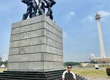 indonesia/highlands-papua/landmark/monas-dancing-fountain