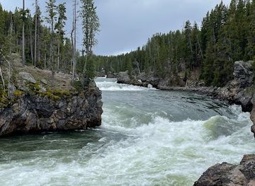 montana/yellowstone-national-park/landmark/brink-of-the-upper-falls